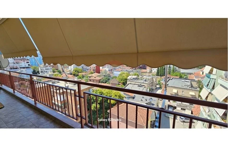 Tirane, jepet me qera apartament 3+1+Ballkon Kati 7, 125 m² 850 € 