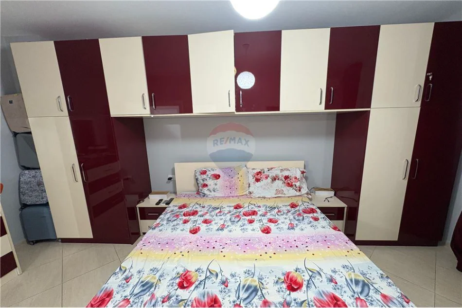 Vlore - Lungomare, shitet apartament 1+1 Kati 4, 74 m² 195.000 € (Rruga Reshat Osmani, Vlore)