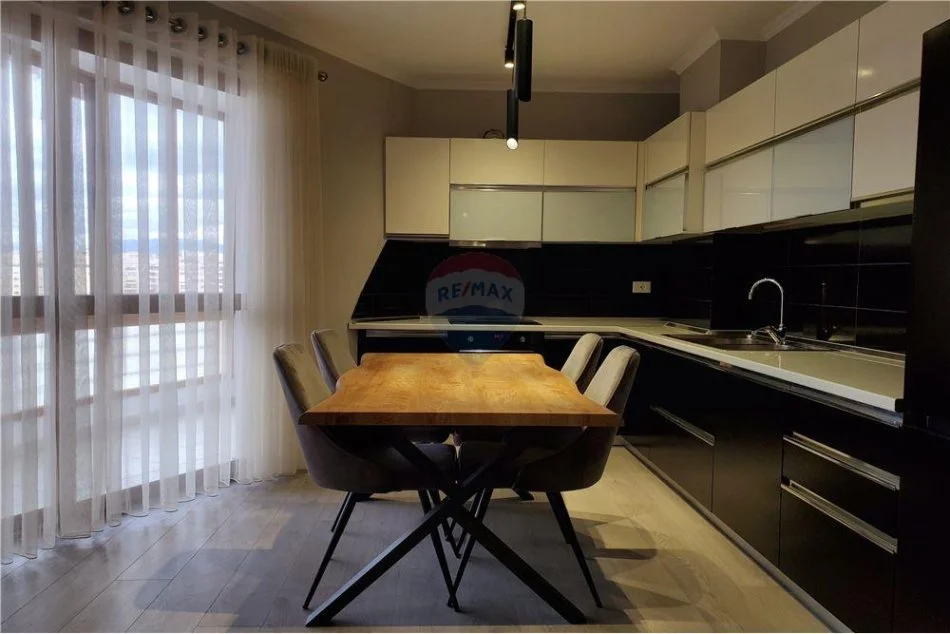 Tirane, shitet apartament 3+1+Ballkon , 109 m² 140.000 € 