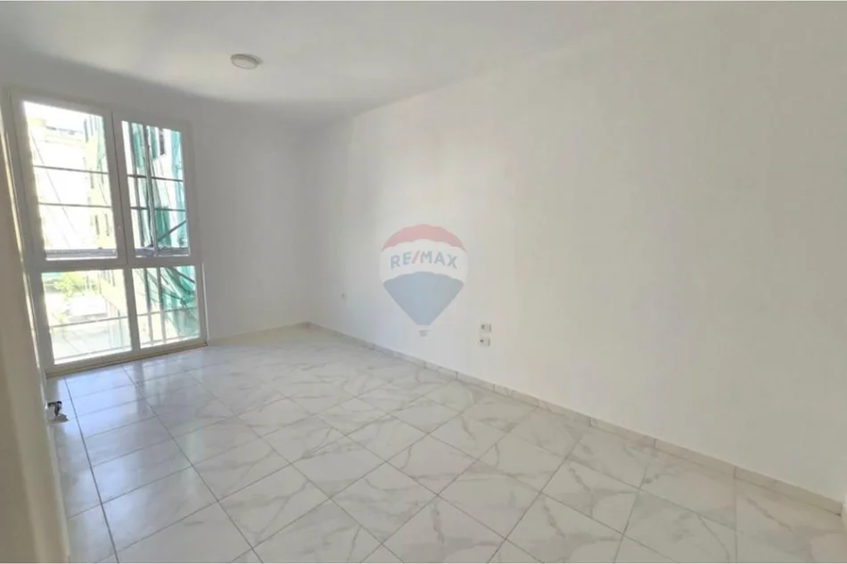 Tirane, jepet me qera , 111 m² 1.065 € (Square 21)
