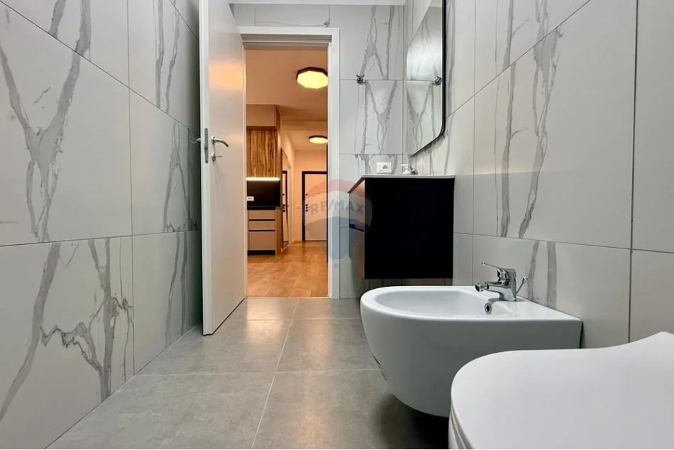 Tirane, jepet me qera apartament 1+1+Ballkon , 77 m² 600 € 