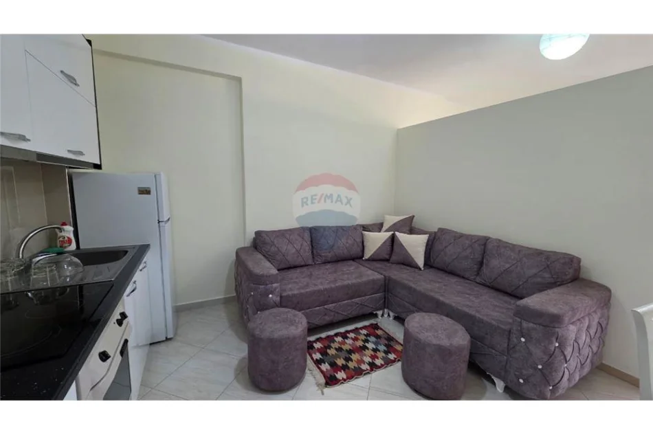 Vlore - Lungomare, jepet me qera apartament 1+1 Kati 4, 43 m² 300 € (Rruga Dhimitër Konomi, Vlore)