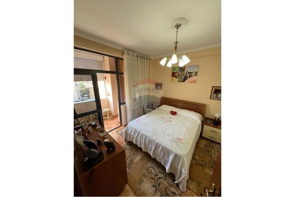 Tirane, jepet me qera apartament 2+1 Kati 7, 75 m² 650 € (Rruga Sitki Çiço, Tiranë)