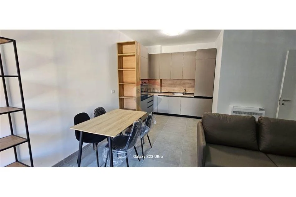 Tirane, jepet me qera apartament 1+1+Ballkon Kati 4, 77 m² 550 € 