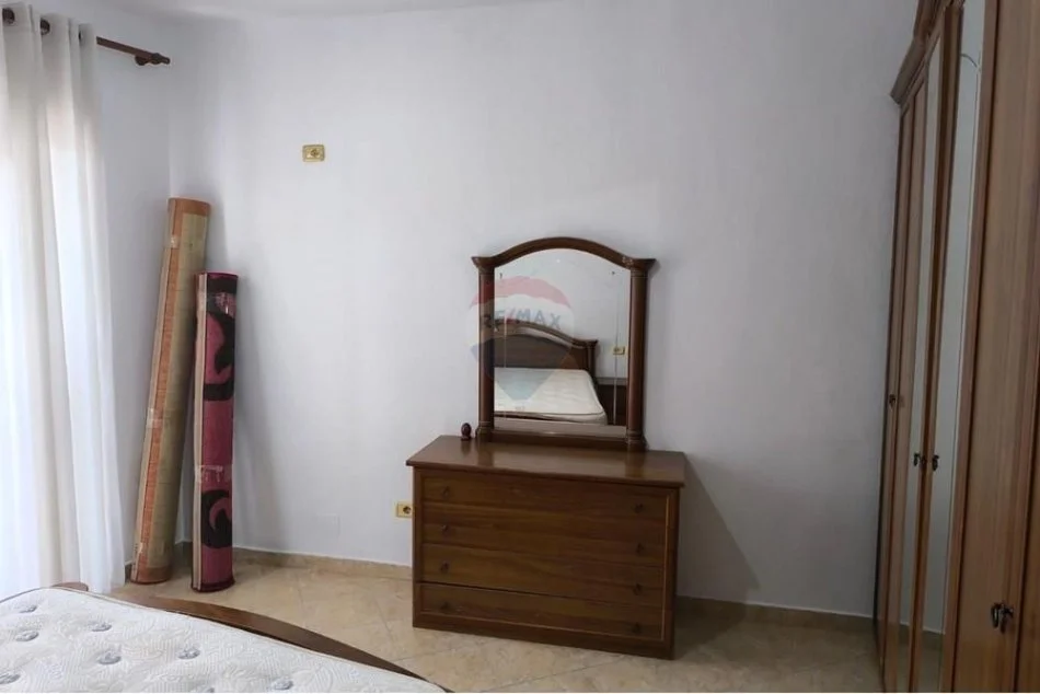 Tirane, jepet me qera apartament 1+1 , 65 m² 370 € (Rruga Besim Alla, Yzberisht, Tiranë)