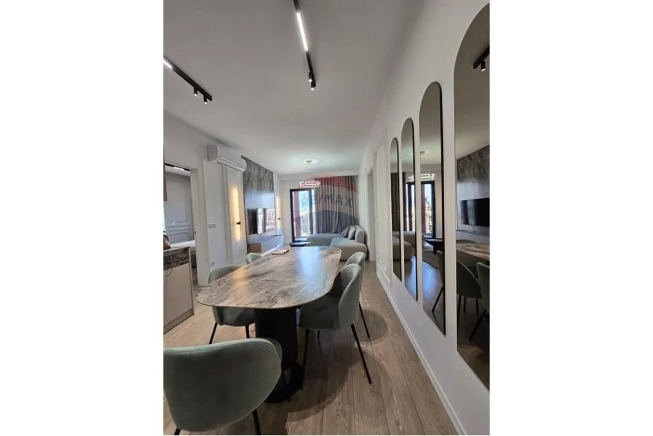 Tirane, jepet me qera apartament 2+1+Ballkon Kati 7, 140 m² 1.500 € (Tirana Garden Building)