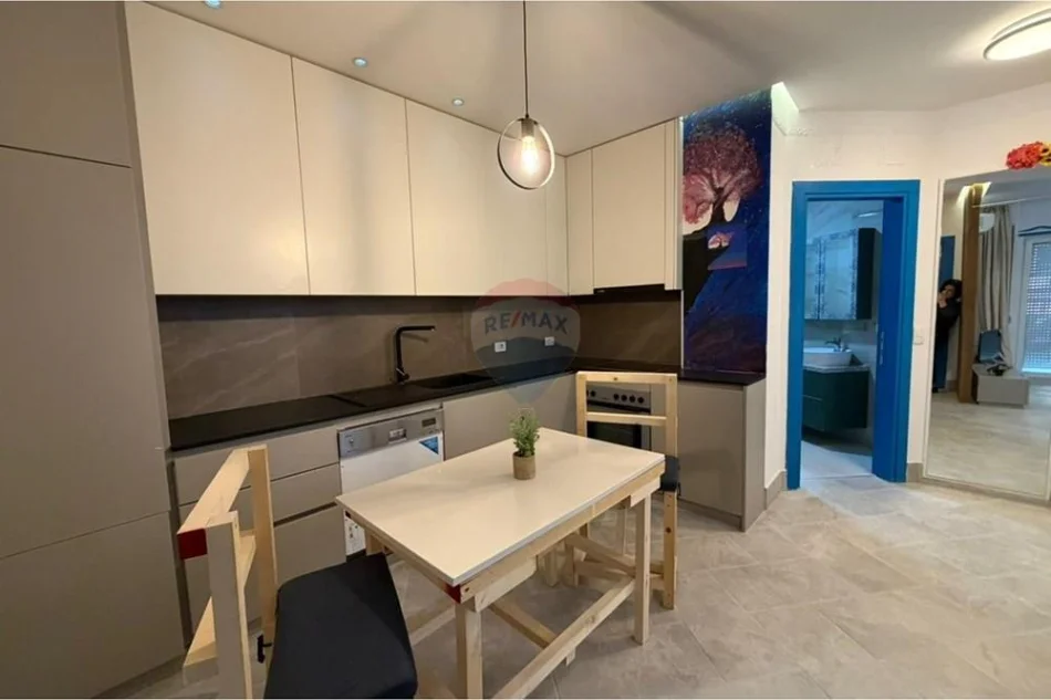 Tirane, shitet apartament 1+1 , 70 m² (kodra e diellit)