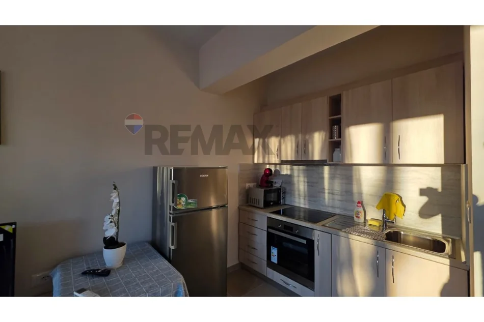 Vlore - Lungomare, jepet me qera garsonier Studio Kati 0, 40 m² 320 € (Rruga Petro Marko, Vlore)