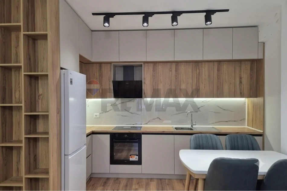 Jepet me qera apartament 2+1+Ballkon Kati 5, 100 m²Tirane oassis