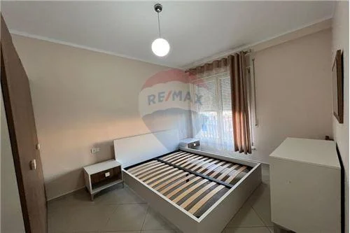Tirane, jepet me qera apartament 1+1 Kati 2, 60 m² 500 € (Komuna e Parisit, Albania)