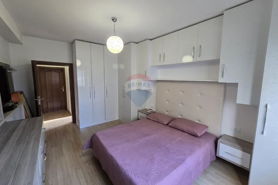 Tirane, jepet me qera apartament 4+1+Aneks+Ballkon Kati 3, 120 m² 1.000 € (Mine Peza)