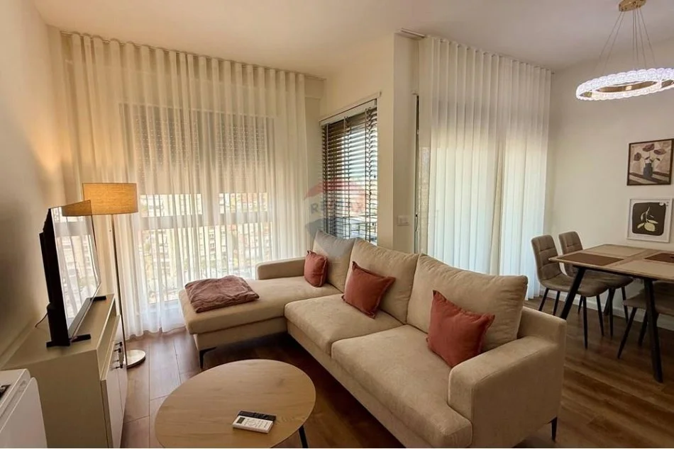 Tirane, jepet me qera apartament 1+1+Ballkon , 100 m² 700 € 