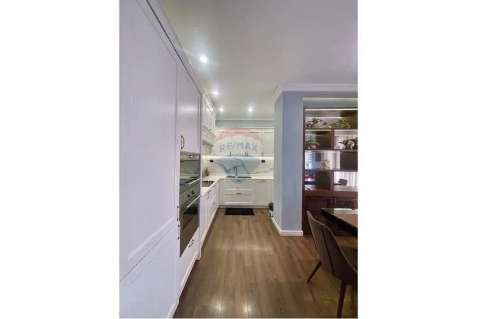 Tirane, jepet me qera apartament 2+1+Ballkon Kati 10, 95 m² 1.500 € (Rruga Kajo Karafili, Tirane)