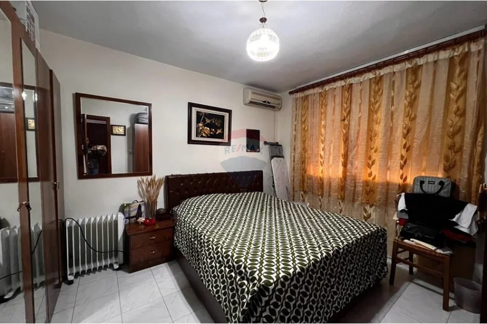 Medrese, Apartament 2+1 per qira - 40000 Lek