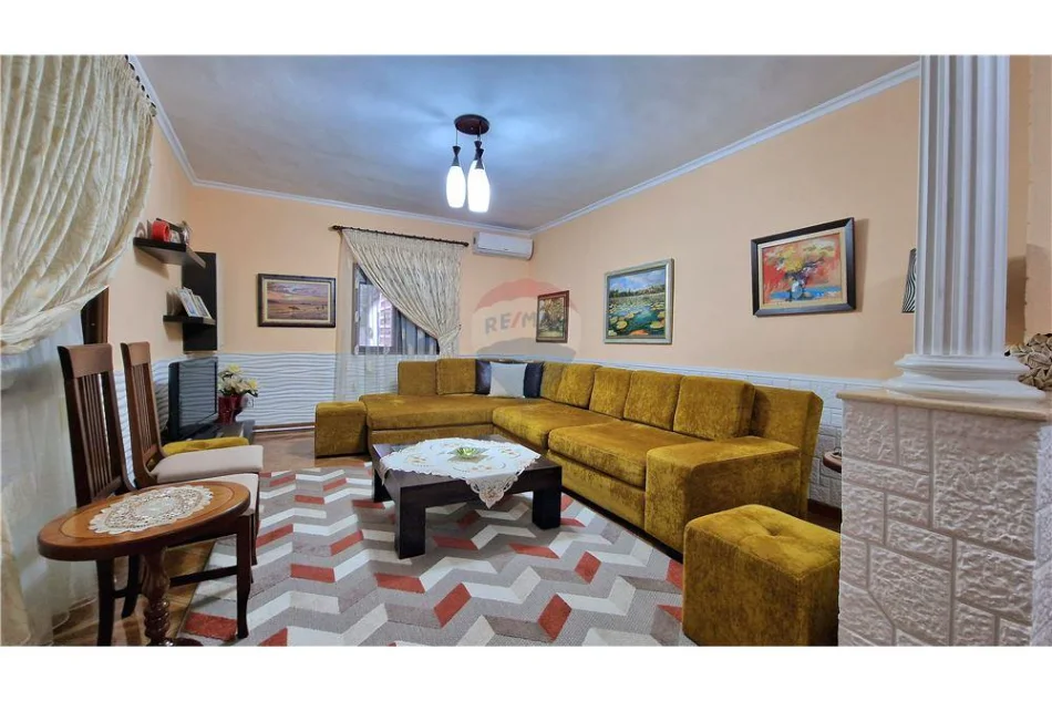 Vlore, shitet shtepi 2+1 Kati 1, 298 m² 115.000 € (Rruga Enver Jaho, Vlore)