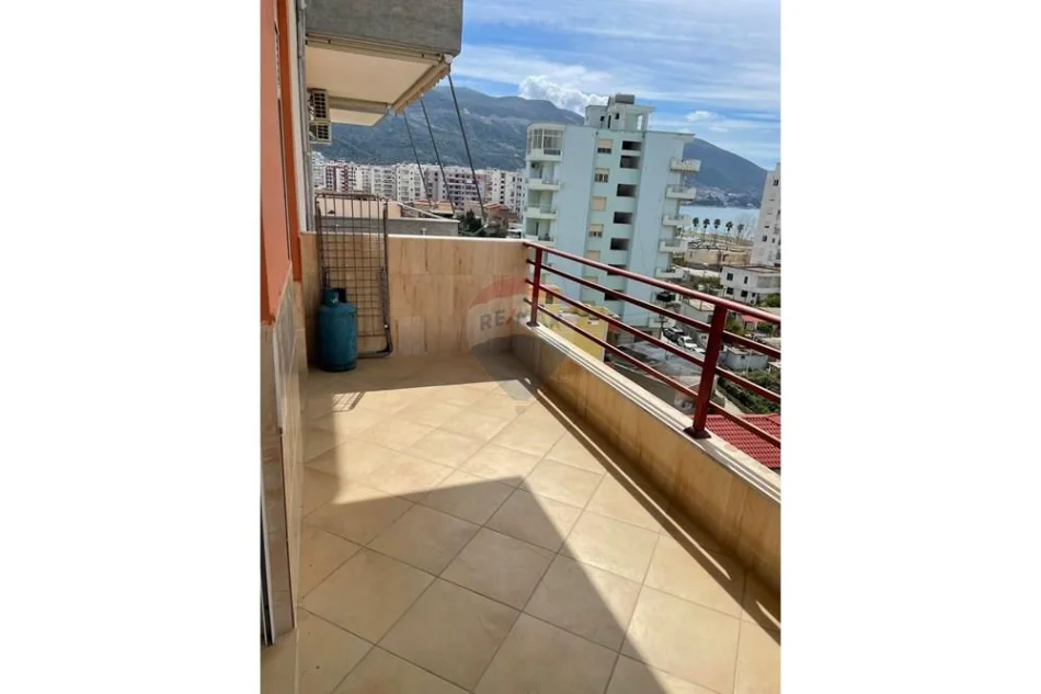 Vlore, jepet me qera apartament 1+1 Kati 6, 65 m² 350 € (Lungomare, Vlorë)
