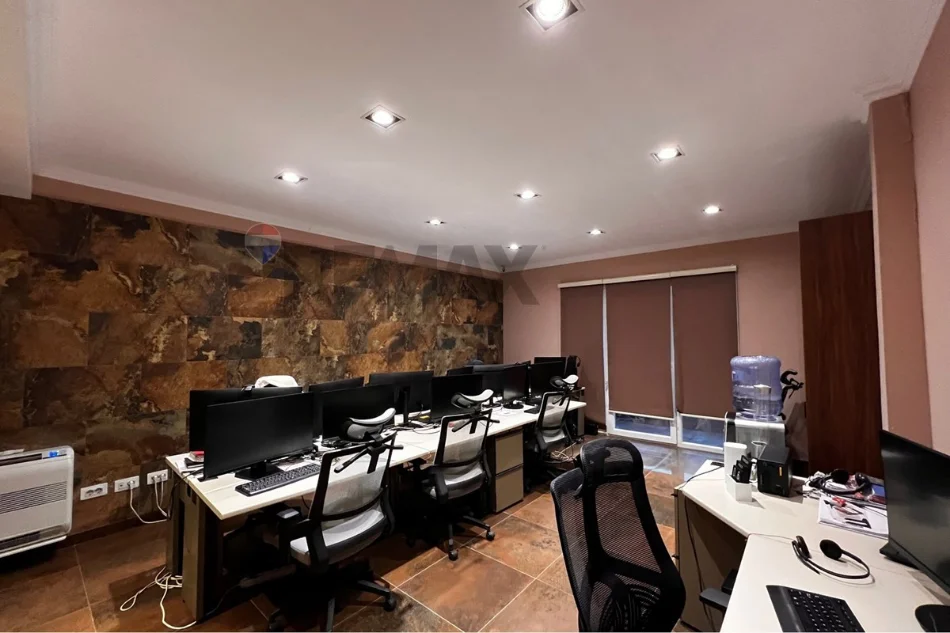Tirane, jepet me qera zyre , 350 m² 3.500 € (Komuna e Parisit, Tiranë)