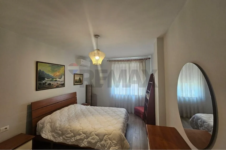 Tirane, jepet me qera apartament 1+1+Ballkon , 84 m² 740 € (Liceu Artistik)