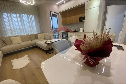 Tirane, jepet me qera apartament 1+1 , 65 m² 550 € (Jordan Misja)