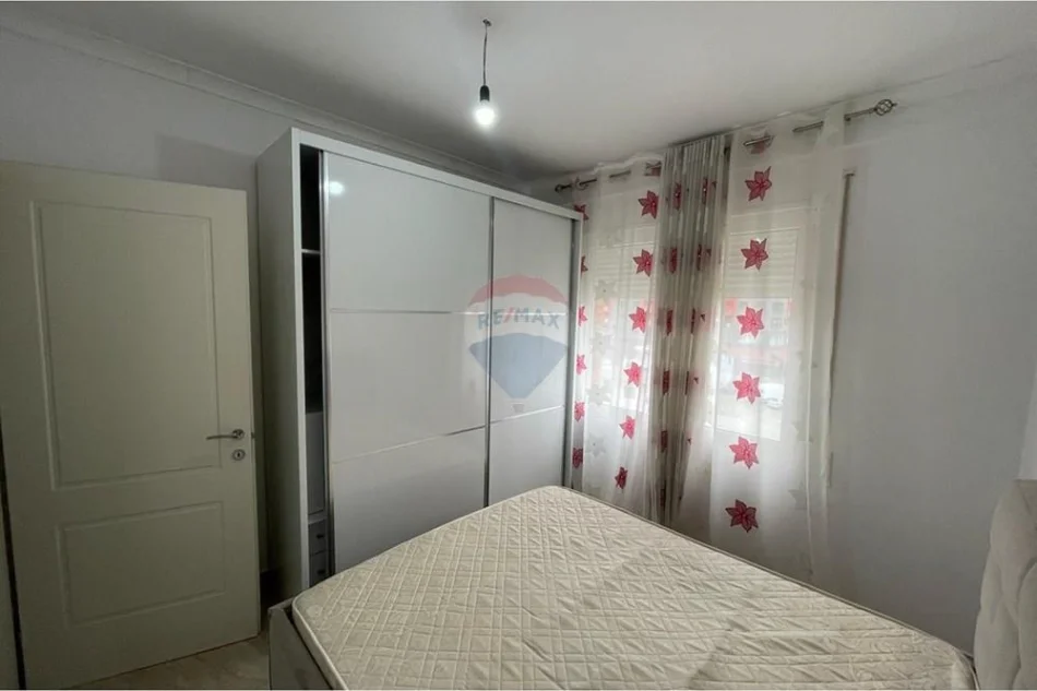 Tirane, jepet me qera apartament 1+1 Kati 3, 52 m² 550 € (Fusha e Aviacionit)