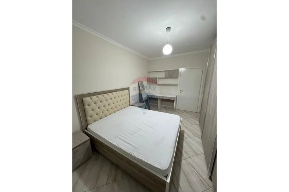 Tirane, jepet me qera apartament 1+1+Ballkon , 65 m² 550 € (Rruga Irfan Tomini)