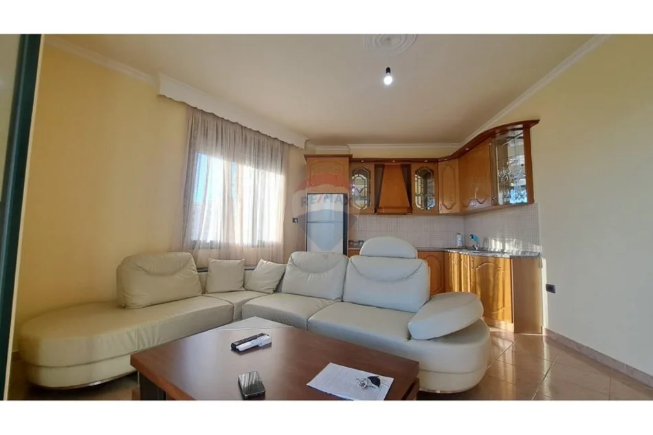 Vlore - Lungomare, jepet me qera apartament 2+1+Ballkon Kati 6, 105 m² 600 € (Rruga Cameria, Lungomare, Vlore)