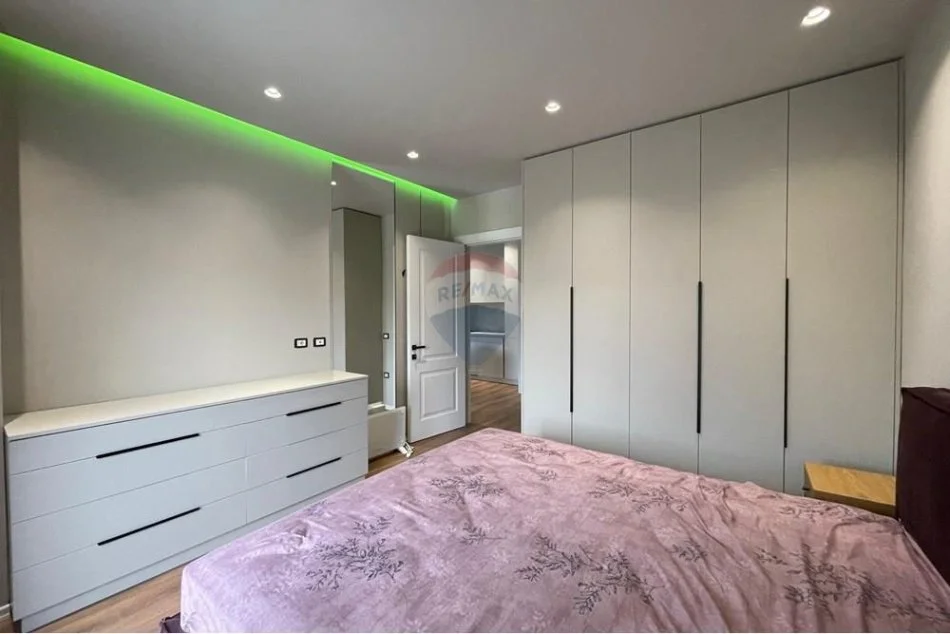 Tirane, jepet me qera apartament 1+1+Ballkon , 75 m² 800 € 