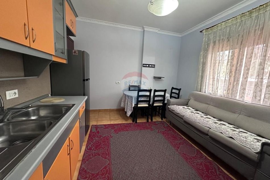 Tirane, jepet me qera Vile 1+1 Kati 2, 60 m² 400 €