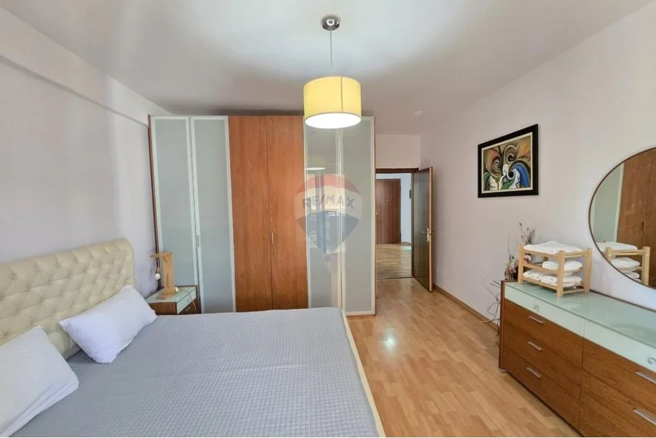 Tirane, jepet me qera apartament 2+1+Ballkon , 115 m² 800 € 