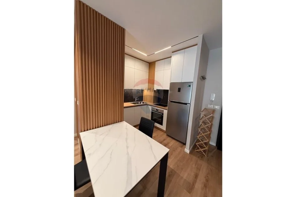 Tirane, jepet me qera apartament 1+1+Ballkon Kati 4, 65 m² 750 € (Liqeni i Thate)