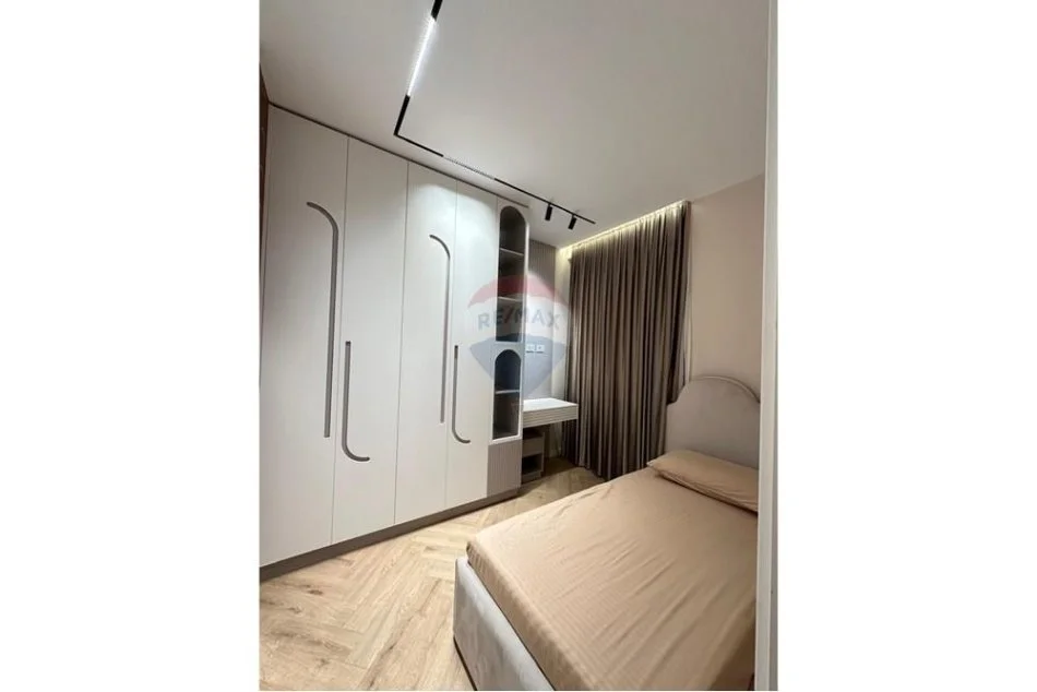 Tirane, jepet me qera apartament 3+1+Ballkon , 150 m² 1.500 € 