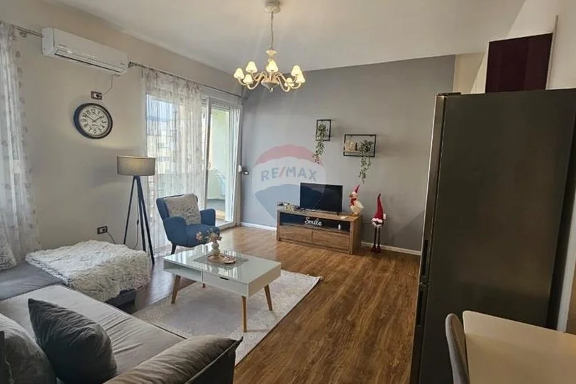 Tirane, jepet me qera apartament 1+1 Kati 8, 70 m² 700 € (pazari i ri)