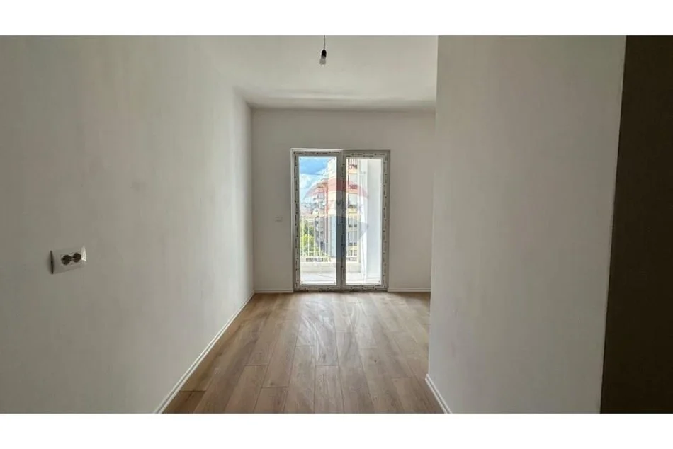 Tirane, jepet me qera apartament 1+1 , 60 m² 500 € (Zog i Zi)