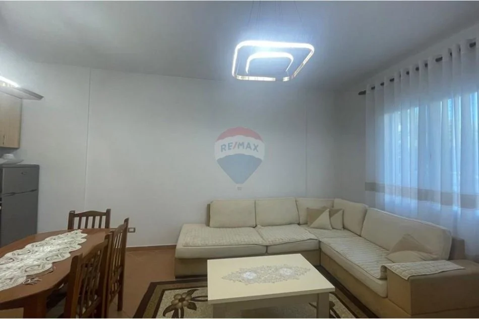Tirane, jepet me qera shtepi 1+1 Kati 1, 63 m² 500 € 