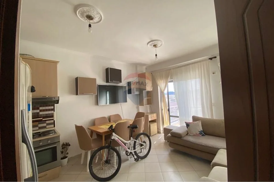 Tirane, jepet me qera apartament 1+1 , 60 m² 350 € (rruga prishtina)