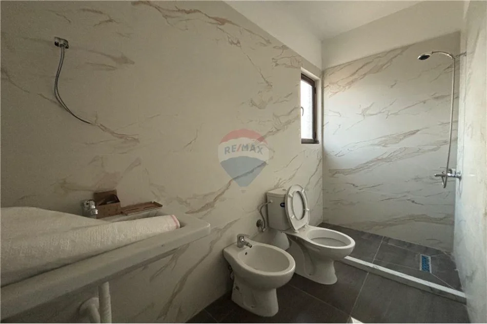 Vlore, shitet apartament+verande | Penthouse 2+1+Ballkon Kati 10, 277 m² 190.000 € (Rruga Gjergj Kastrioti (Transballkanike), Vlorë)