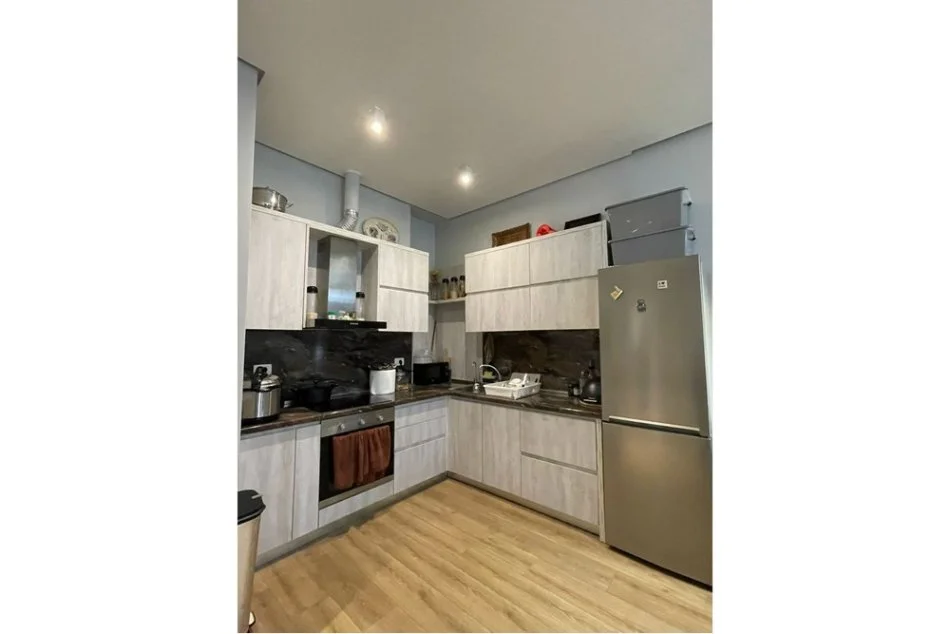 Tirane, jepet me qera 1+1+Ballkon Kati 4, 74 m² 800 € (Kompleksi Delijorgji)