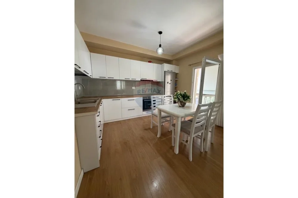 Tirane, jepet me qera apartament 1+1+Ballkon , 65 m² 550 € (Rruga Isuf Elezi Selite)
