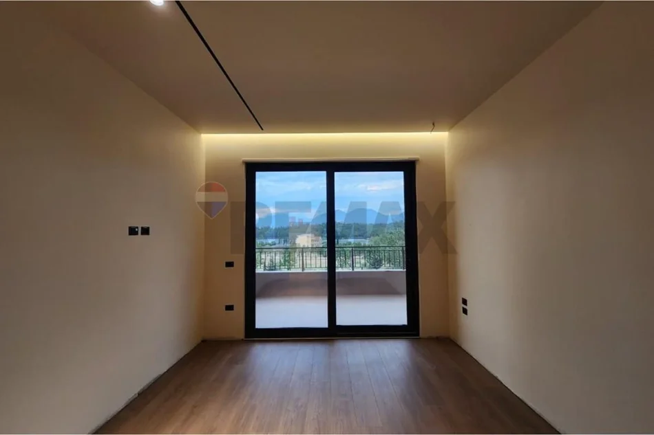 Tirane, jepet me qera Kati 3, 200 m² 1.600 € 