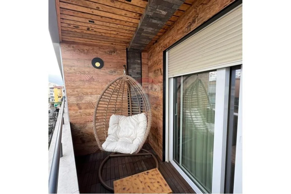 Tirane, jepet me qera apartament 2+1+Ballkon , 114 m² 1.200 € 