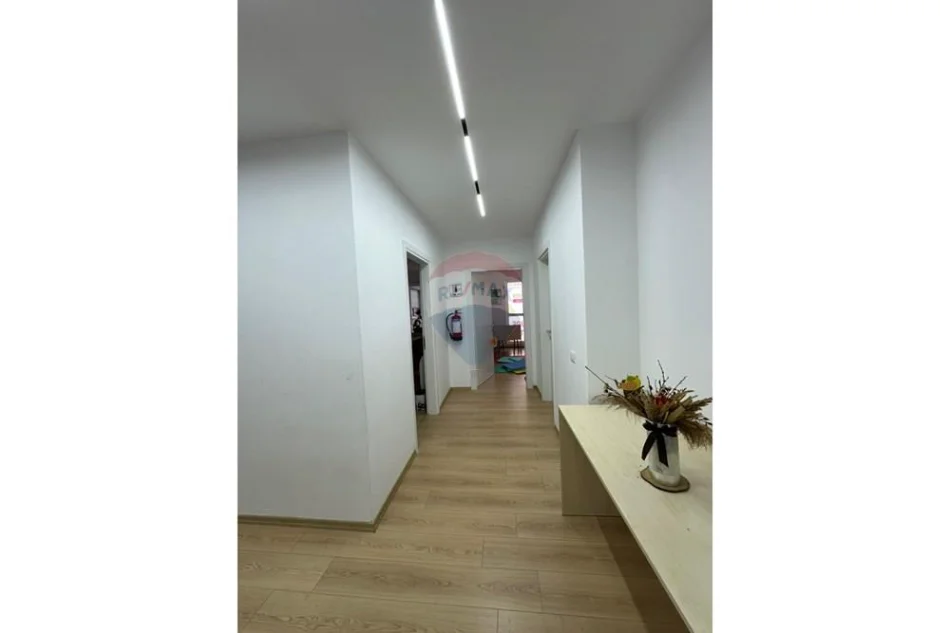 Tirane, shitet apartament , 160 m² 318.000 € 