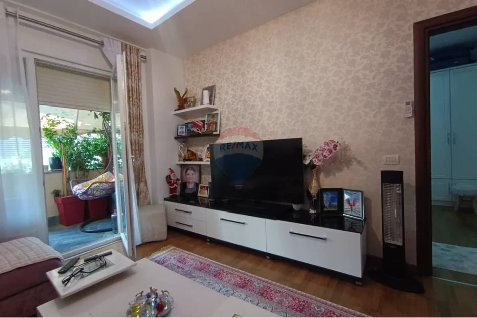 shitet apartament 2+1+Ballkon , 106 m² 220.000 € (5 maj)