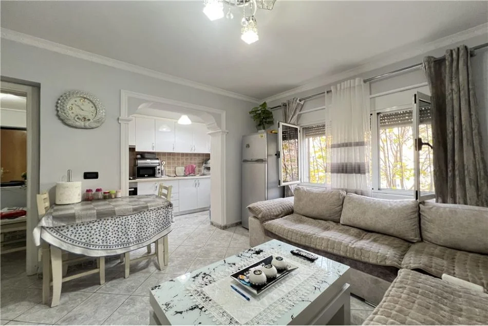 Vlore, shitet apartament 1+1 Kati 3, 58 m² 85.000 € (Qendër Qyteti, Albano &amp; Romina, Vlorë)