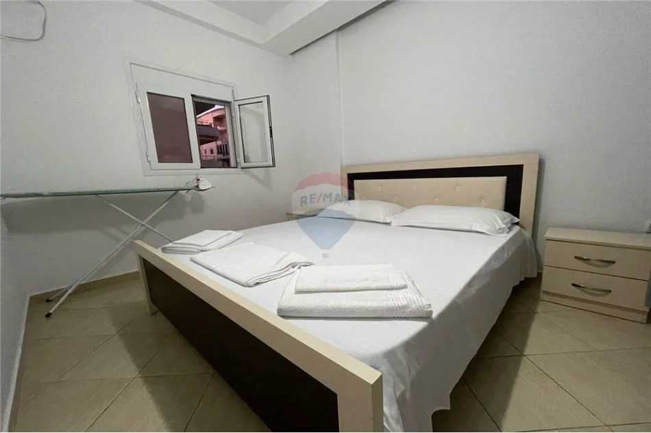 Vlore - Lungomare, jepet me qera apartament 1+1 Kati 5, 60 m² 335 € (Lungomare, Vlorë)