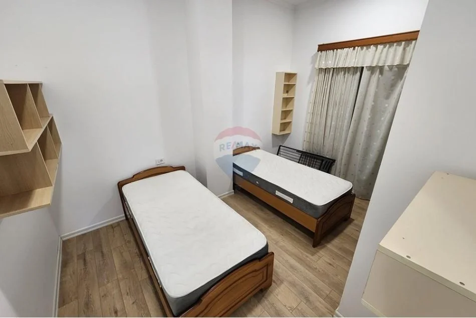 Tirane, jepet me qera apartament 2+1+Ballkon , 130 m² 800 € (Kopshti Botanik)