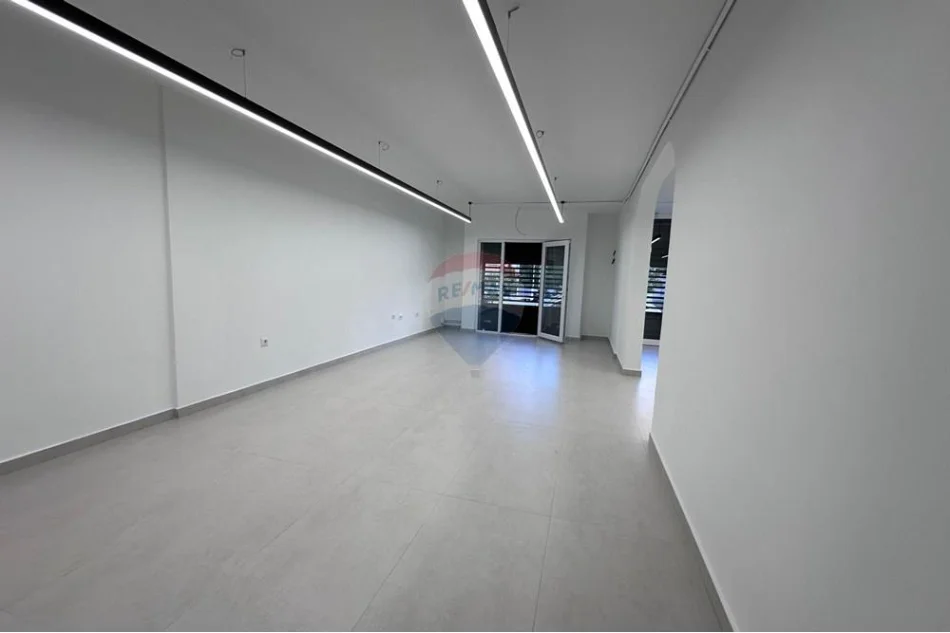 Tirane, jepet me qera , 106 m² 850 € 