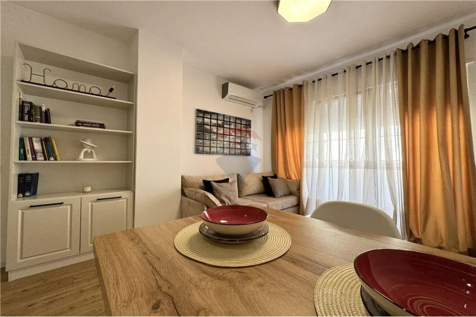 Tirane, jepet me qera apartament 1+1+Ballkon Kati 5, 56 m² 600 € (Rruga Saraceve)