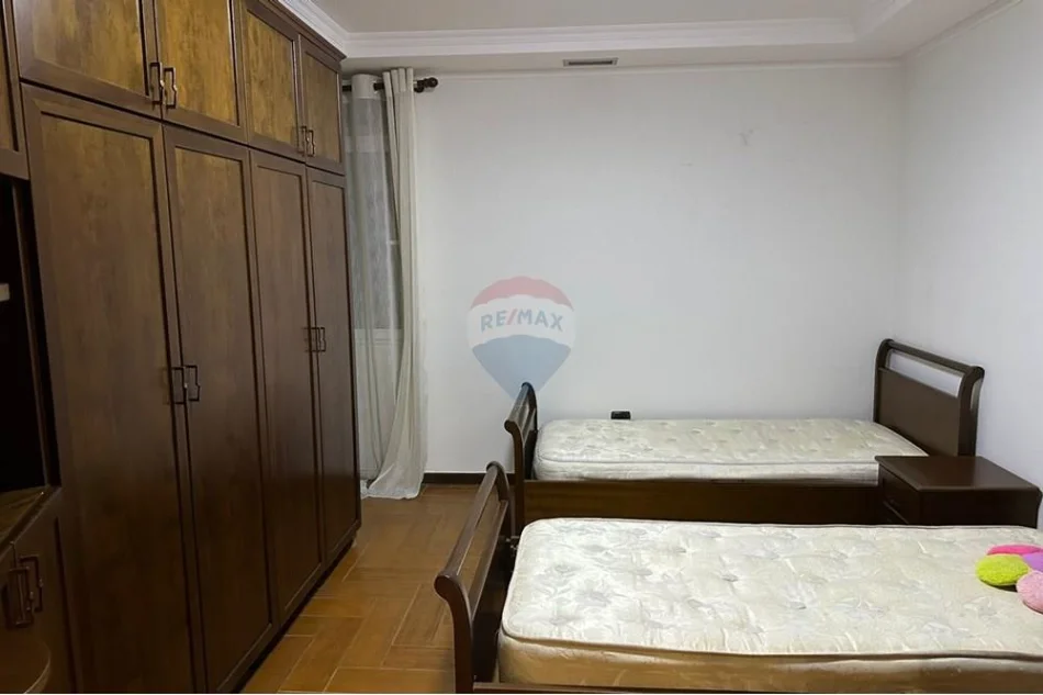 Tirane, jepet me qera apartament Kati 11, 147 m² 1.070 € (Ish Ekspozita)