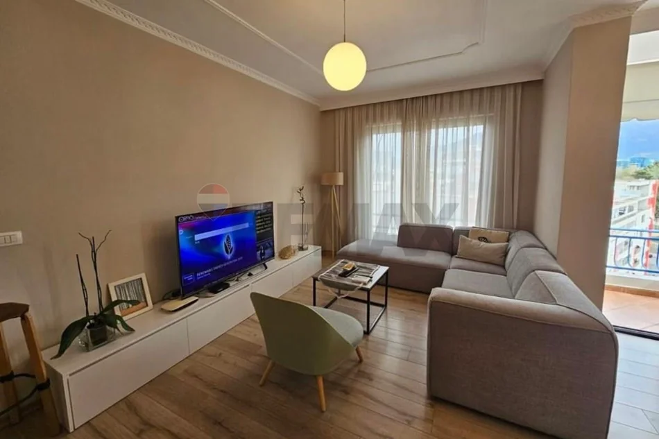 Tirane, jepet me qera apartament 2+1+Aneks+Ballkon Kati 10, 92 m² 1.500 € (Rruga e Kosovareve)