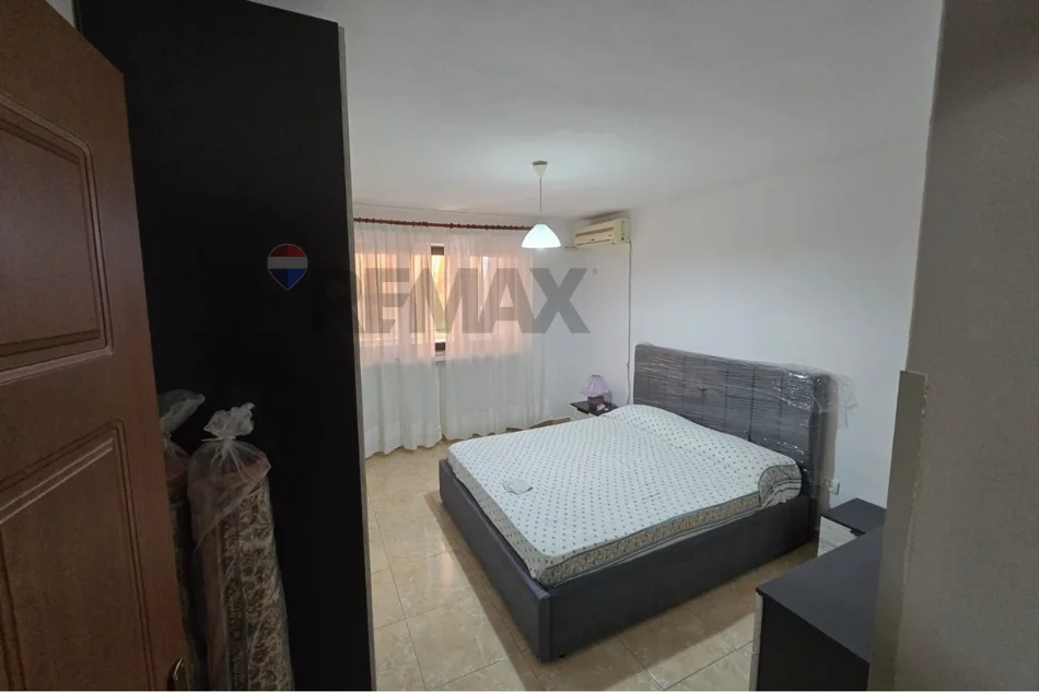 Tirane, jepet me qera apartament 2+1 , 